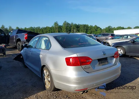 2014 Volkswagen Jetta 1.8T Se z USA, uszkodzony, nr VIN 3VWD17AJ0EM257532